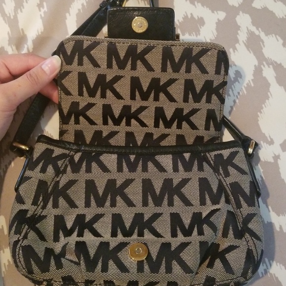 Michael Kors Crossbody - Picture 5 of 8
